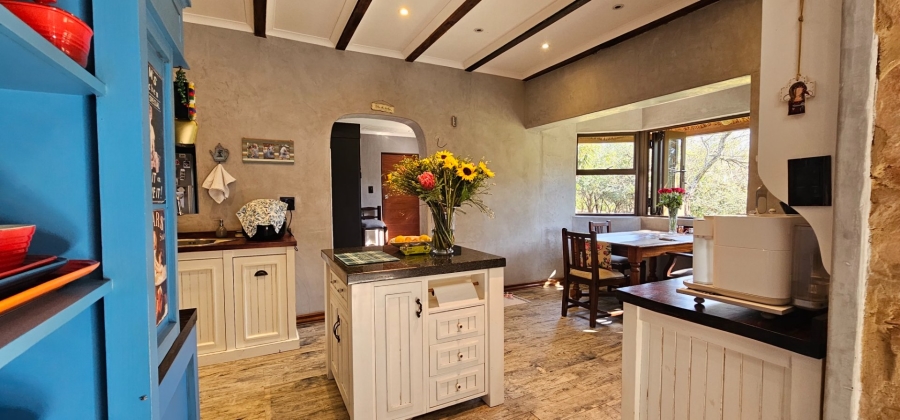 6 Bedroom Property for Sale in Hartbeesfontein North West